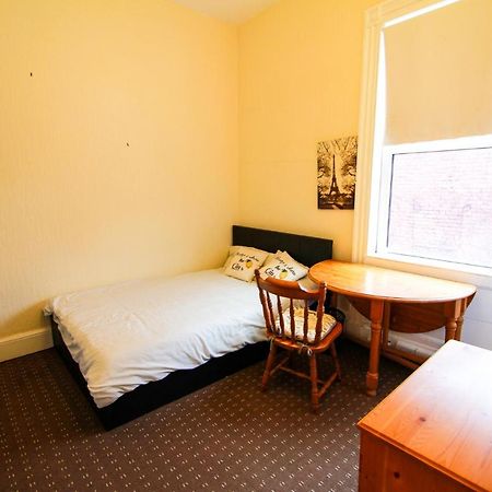 Central Bolton Accommodation Екстер'єр фото