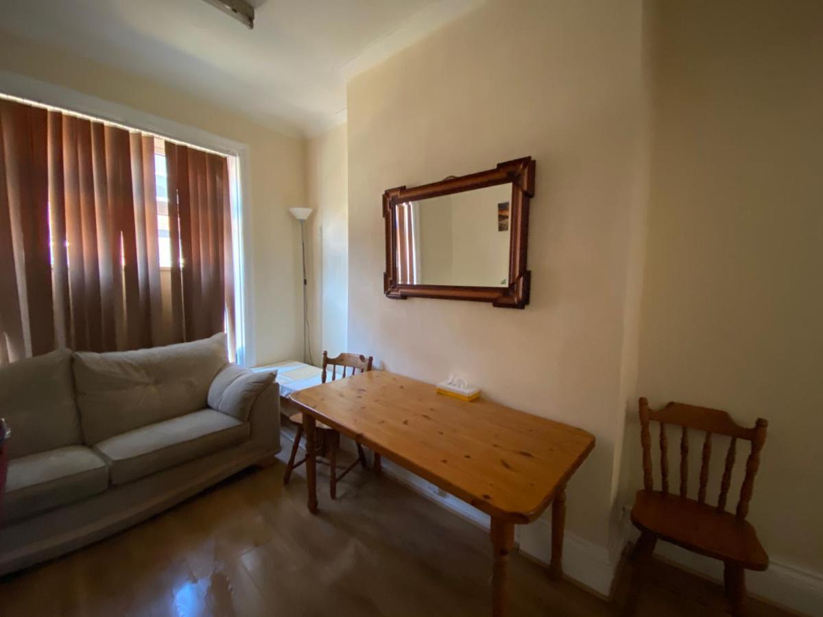 Central Bolton Accommodation Номер фото