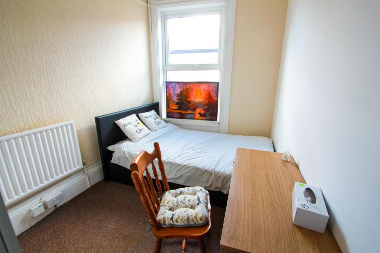Central Bolton Accommodation Екстер'єр фото