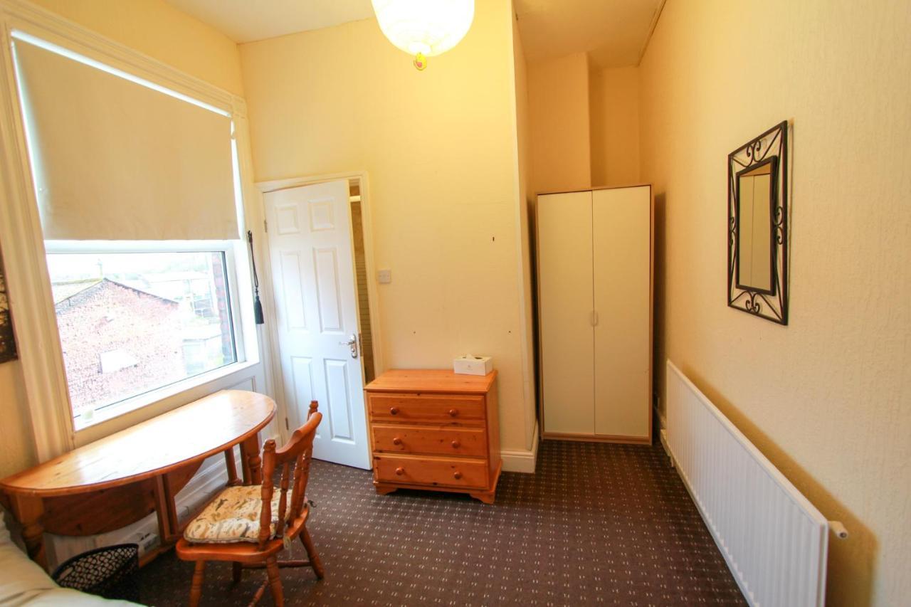 Central Bolton Accommodation Екстер'єр фото