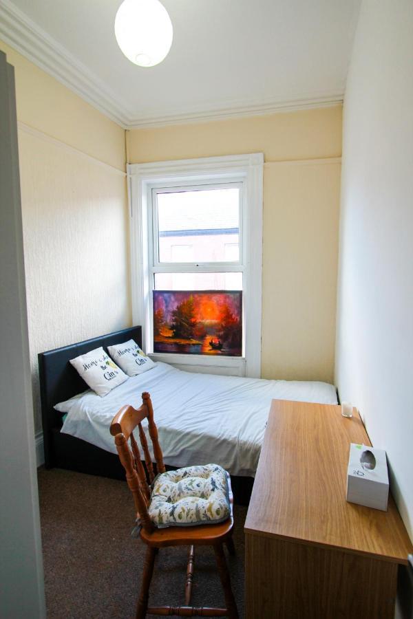 Central Bolton Accommodation Екстер'єр фото