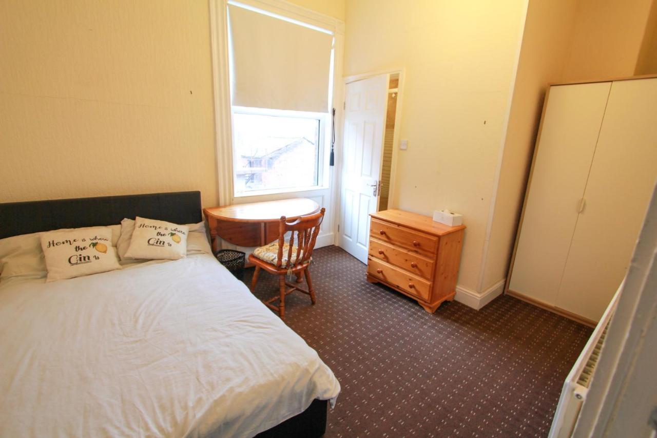 Central Bolton Accommodation Екстер'єр фото