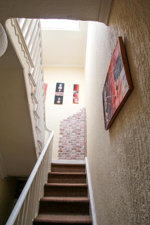 Central Bolton Accommodation Екстер'єр фото